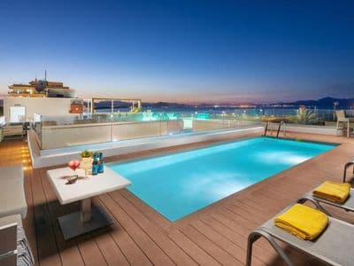 Dachpool des Boutiquehotels Llaut am Abend
