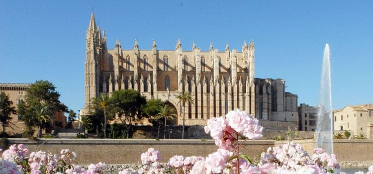 Kathedrale La Seu in Palma, vom Parc de la Mar aus gesehen