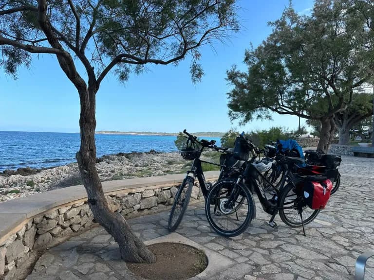 PetitHotel Tour Mallorca: bikes with sea view in Cala Sant Vicenc near Pollenca
