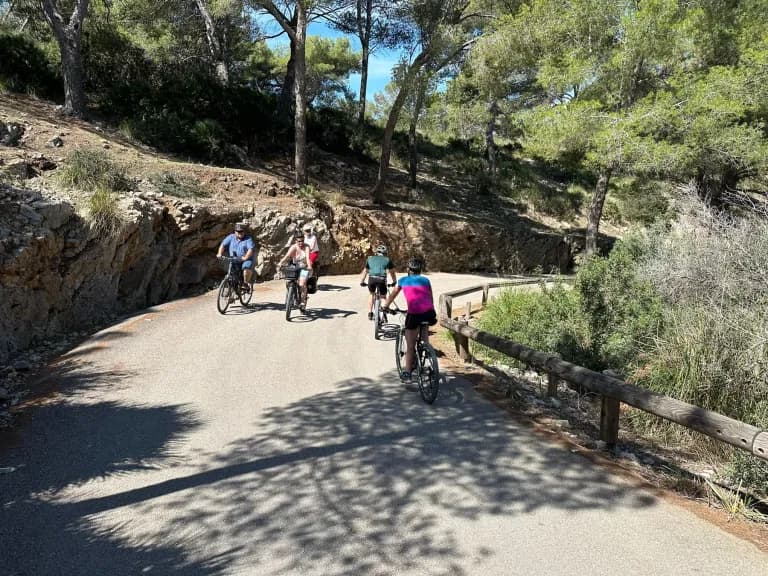 Mallorca cycling routes: group climbing towards Cap de Formentor on the PetitHotel Tour